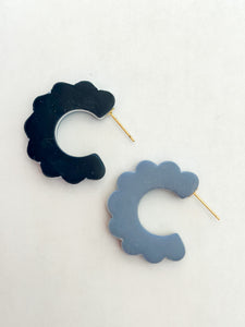 Reversible scallop hoops